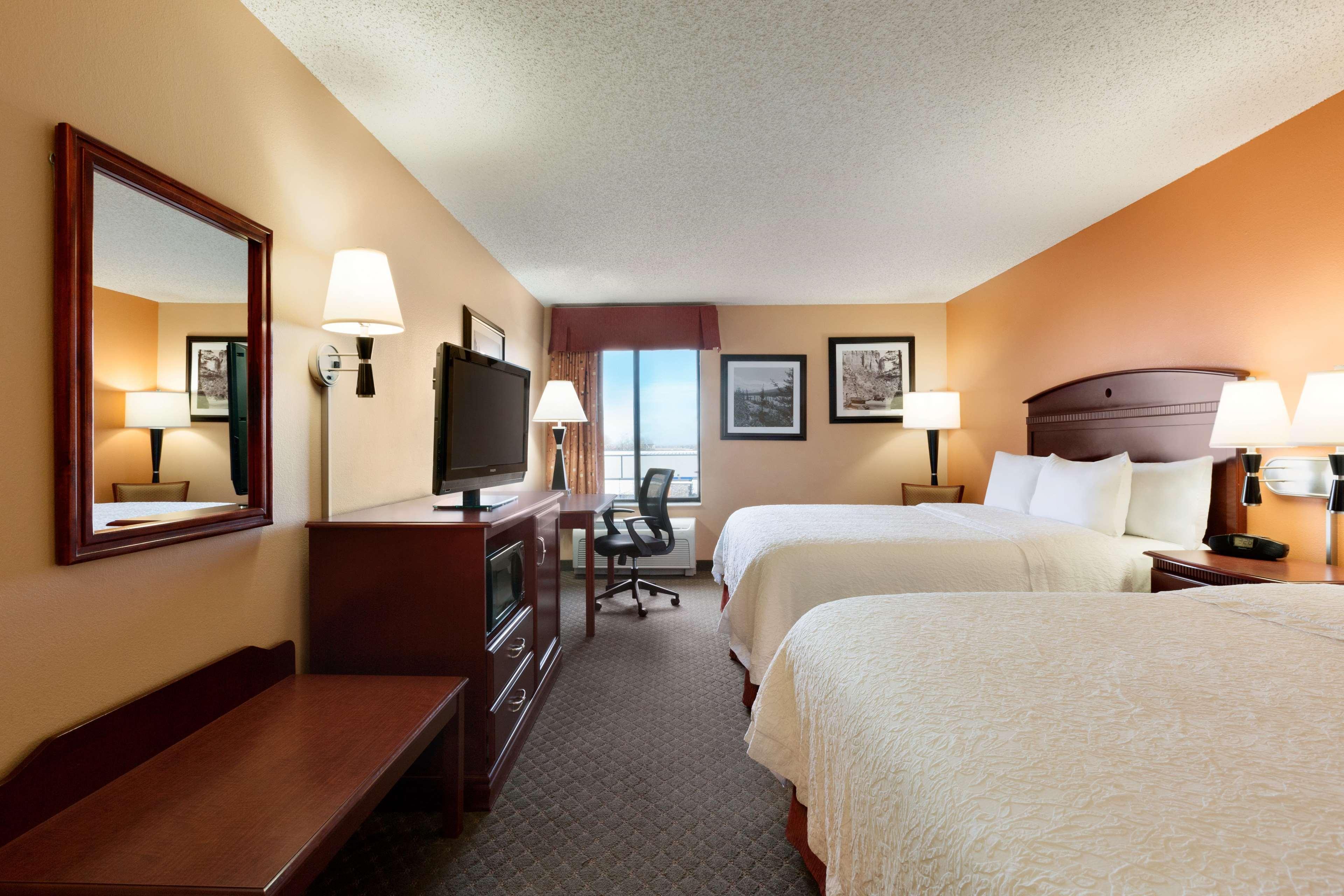 Hampton Inn Лонгмънт Екстериор снимка