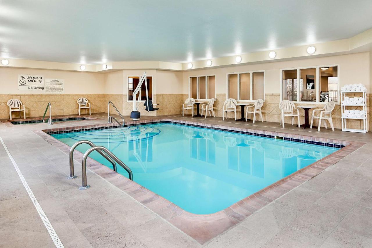 Hampton Inn Лонгмънт Екстериор снимка