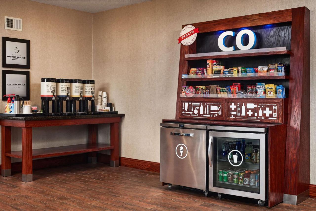 Hampton Inn Лонгмънт Екстериор снимка