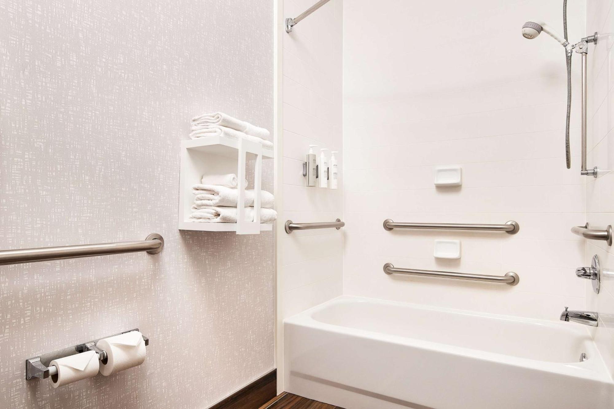 Hampton Inn Лонгмънт Екстериор снимка