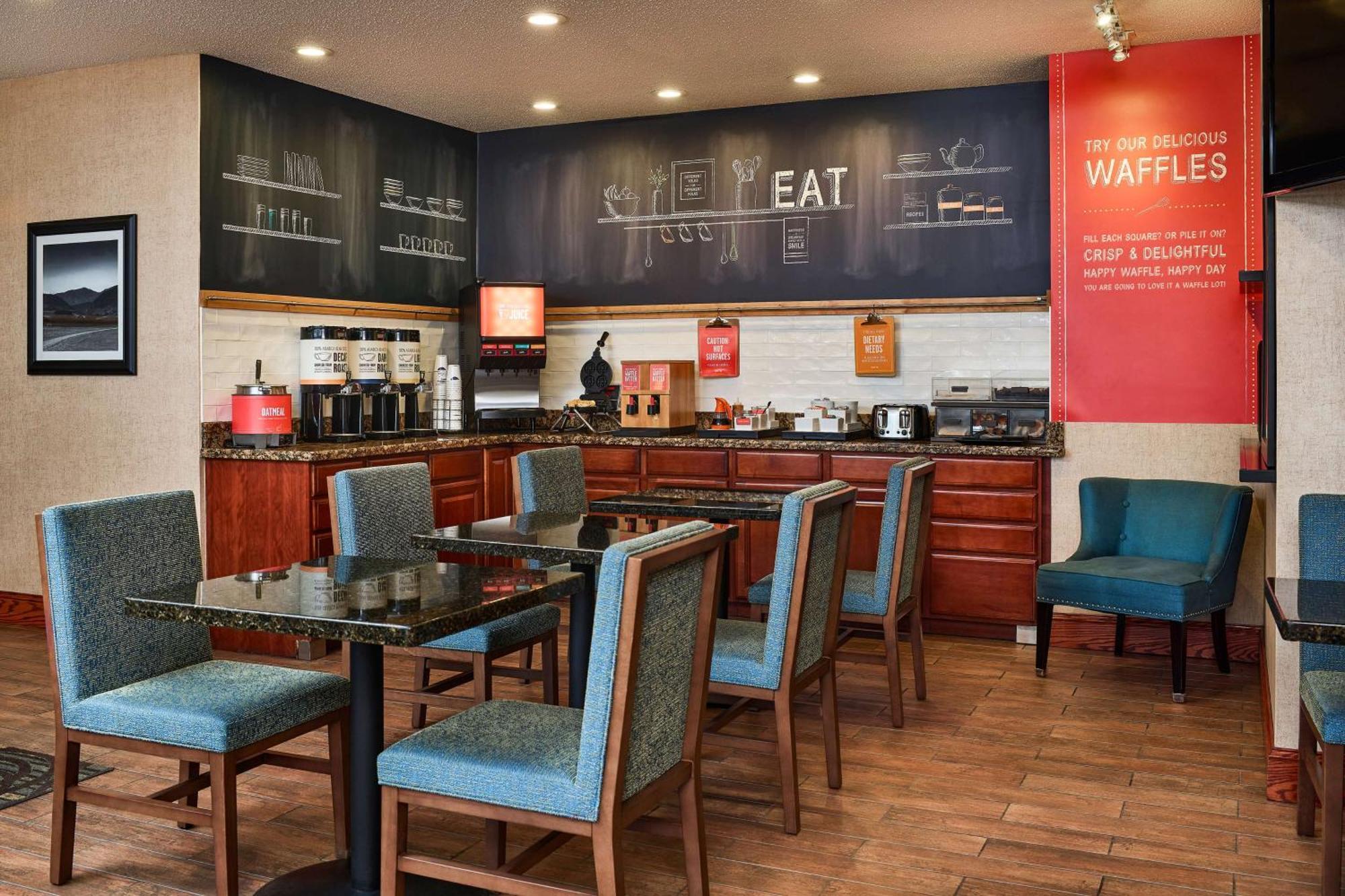 Hampton Inn Лонгмънт Екстериор снимка